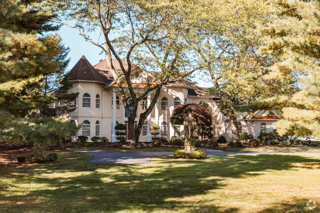 Homes in Avonia on average sell after being on the market for 14 days.