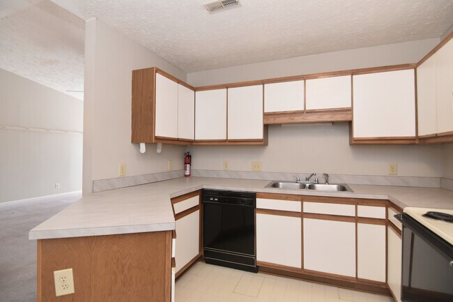 3371 Galleria Dr unit 25, Fayetteville, NC 28303 - photo 6