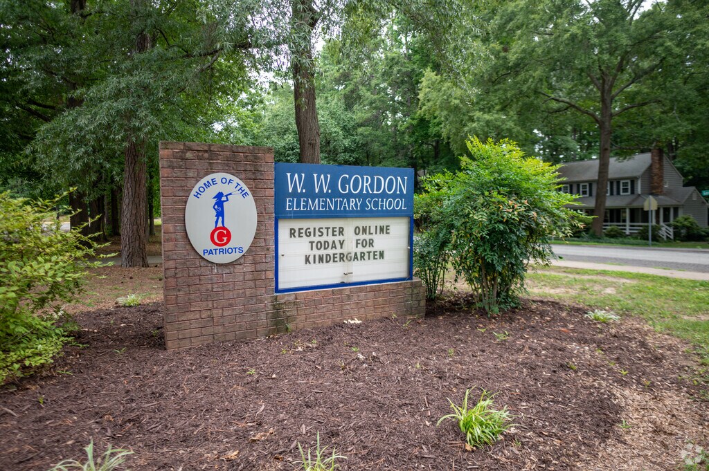 W W Gordon Elementary School, Rankings & Reviews