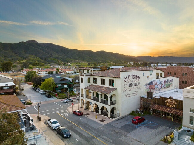 Temecula has lots of shops and restaurants to enjoy.