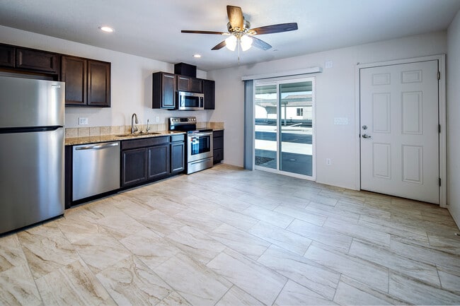 1880 Swanson unit 2BD2BA, Lake Havasu City, AZ 86403 - photo 4