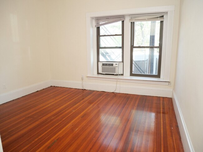 1370 Beacon St unit 4, Brookline, MA 02446 - photo 2