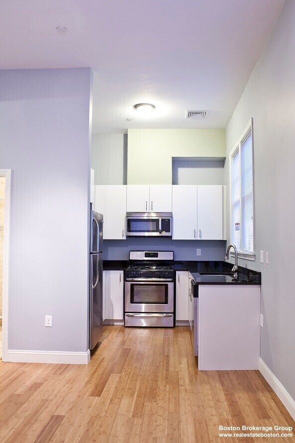 195 W 3rd St, Boston, MA 02127 - photo 4