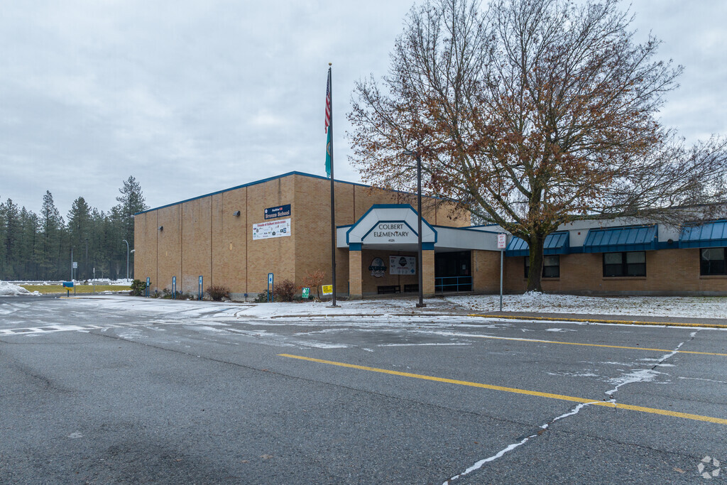 Colbert Elementary has a small front entrance from the street side of the school.