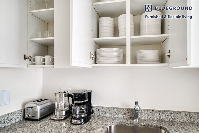 175 E 96th St unit FL21-ID1072, New York, NY 10128 - photo 5