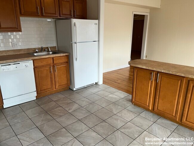 1157 Commonwealth Ave unit 4, Allston, MA 02134 - photo 6