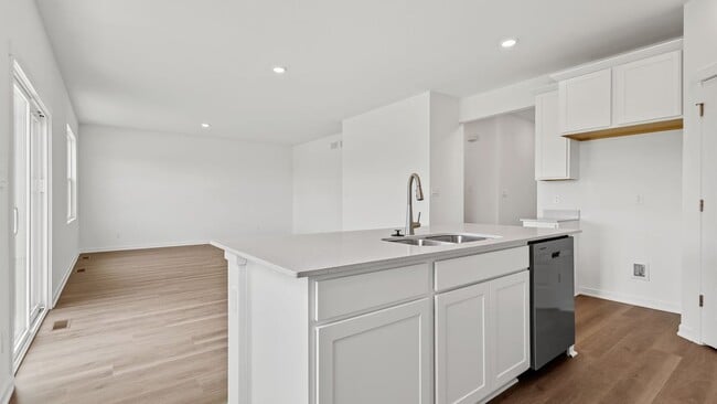 152 Cressmoor Blvd, Hobart, IN 46342 - photo 4