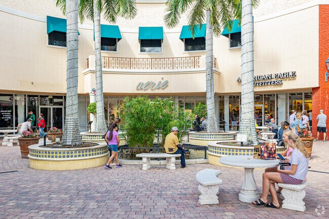 Wildcat Run residents are just minutes from the great selection of retail stores at Miromar Outlets.