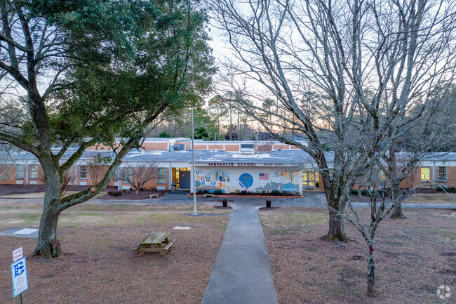 Vanderlyn Elementary School receives an overall grade of B+ on Niche.