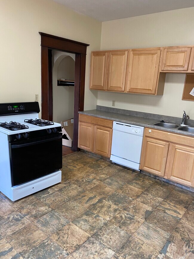 1427 Hunter Ave, Columbus, OH 43201 - photo 4