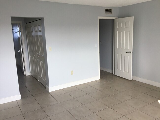 9375 Fontainebleau Blvd unit L422, Miami, FL 33172 - photo 7