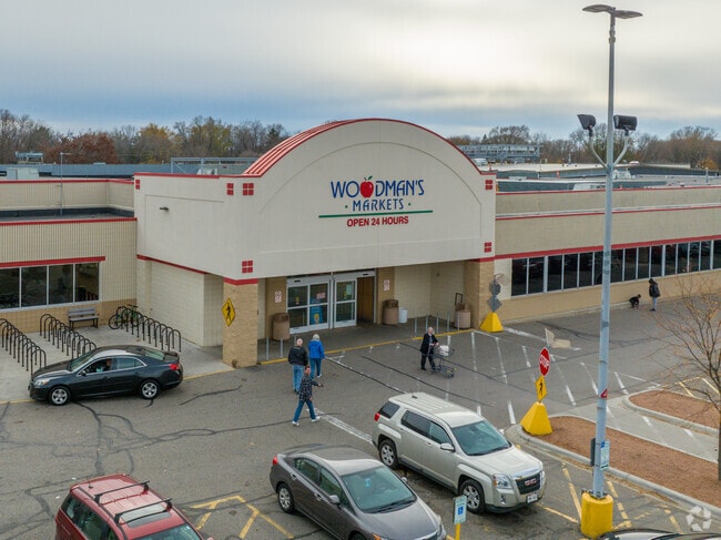 Rolling Meadows has a Woodman's Food Market off of Milwaukee St.