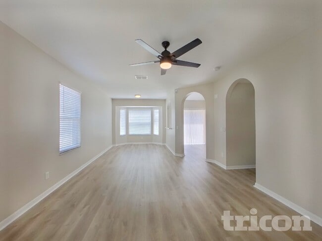 10645 Navigation Dr, Riverview, FL 33579 - photo 3