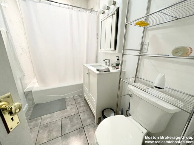 18 Romsey St unit 1, Dorchester, MA 02125 - photo 6