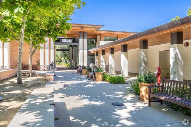 The Westlake Village Public library features a nice shaded seating area for enjoying a book.