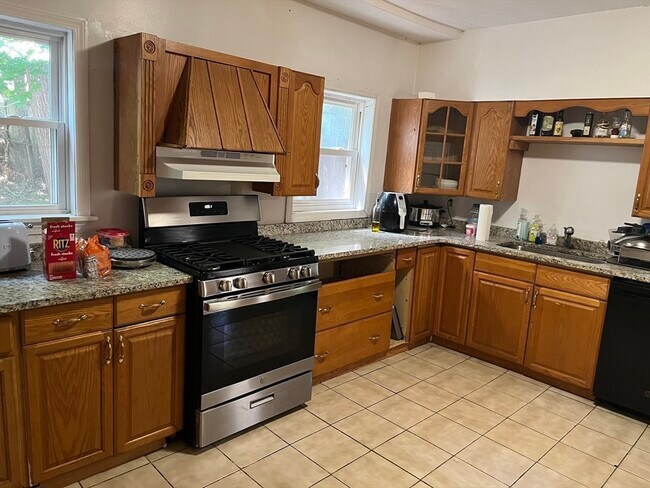 148 Strathmore Rd unit 2, Brighton, MA 02135 - photo 2