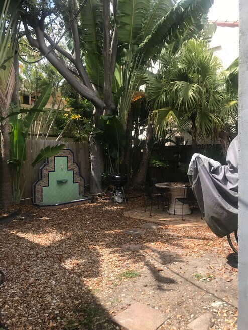 2816 Pine Tree Dr unit 1, Miami Beach, FL 33140 - photo 1