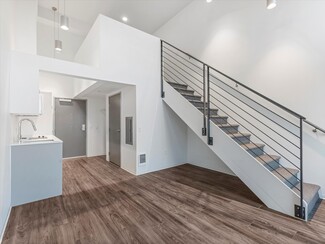 2211 SW 4th Ave, Portland, OR 97201
