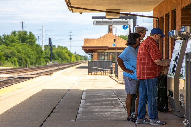 Wildflower Park residents can gain easy access to the city via the local Metra station.