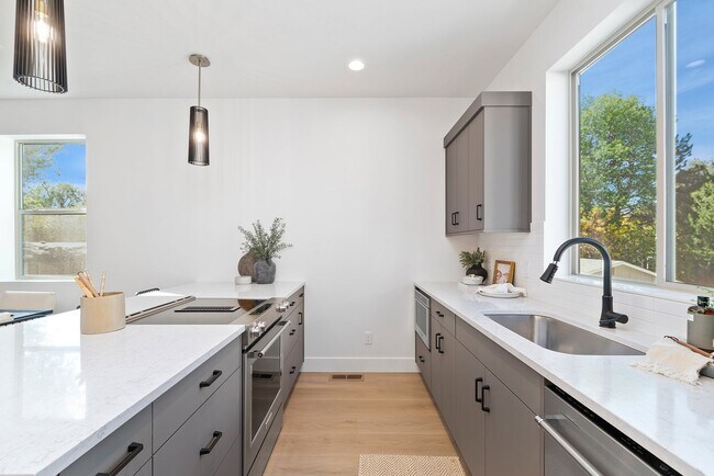 1727 S Rock View Ln, Boise, ID 83705 - photo 3