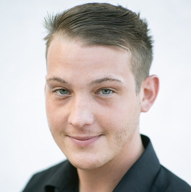 Agent Photo