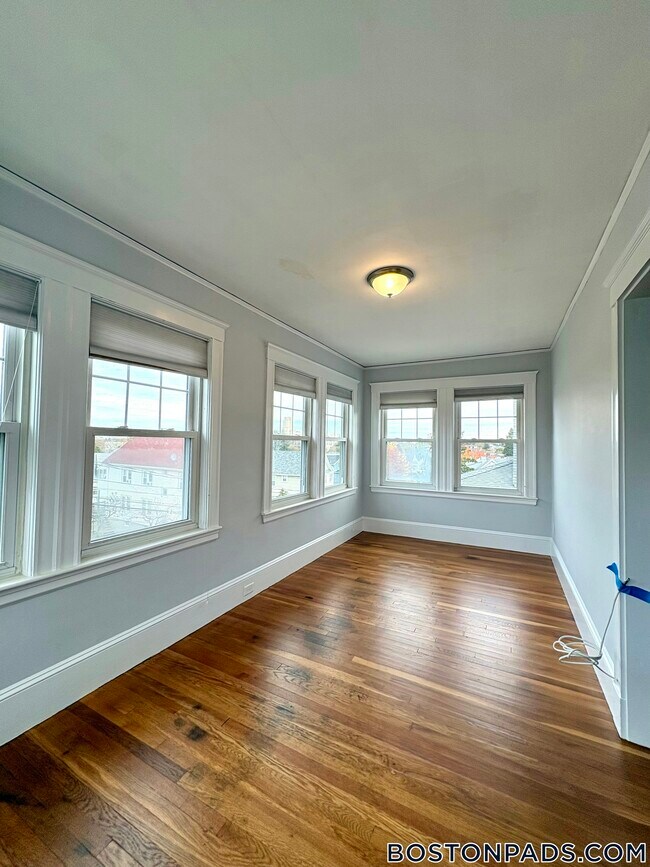 15 Edgecliff Rd, Watertown, MA 02472 - photo 4