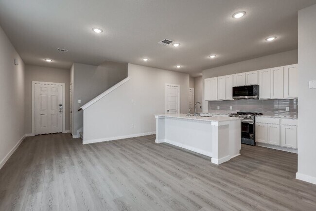 1531 Elvin Summit, von Ormy, TX 78073 - photo 4