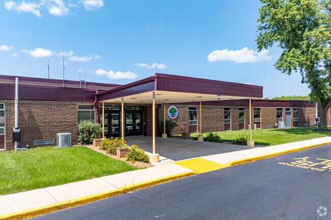 Galloway Elementary School has 385 students in grades PK, K-2.