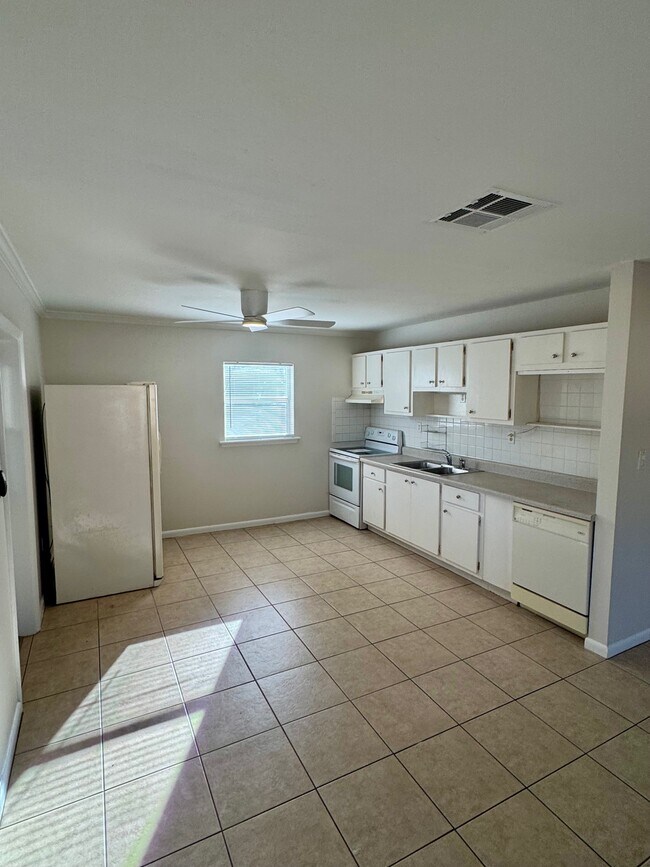 77 2nd St unit 77, Fort Myers, FL 33907 - photo 3