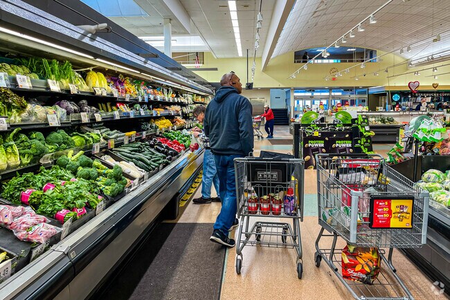 Stop & Shop is the place to go for your grocery shopping in Milltown, NJ.
