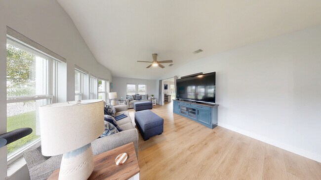 1207 Chipewa Dr, Sebastian, FL 32976 - photo 2