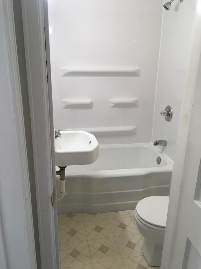 2103 Olive St, Cedar Falls, IA 50613 - photo 5