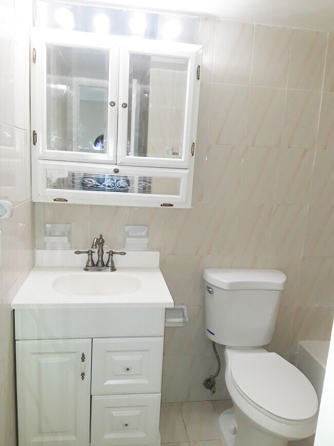 4841 NW 7th St unit 1094, Miami, FL 33126 - photo 2