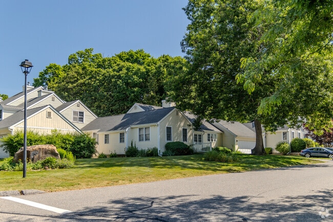 You will find beautiful condos in Mansfield with prices between $90,000 and $500,000.
