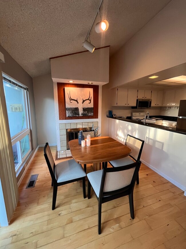 1369 Cherrywood Square, San Jose, CA 95117 - photo 4