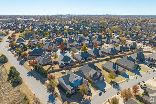 Many homes in Thomas Trails have medium-sized yards.