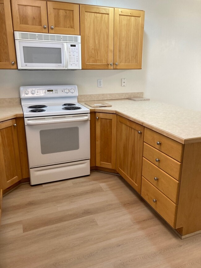 1440 Cobblestone Ln, Ogden, UT 84404 - photo 2