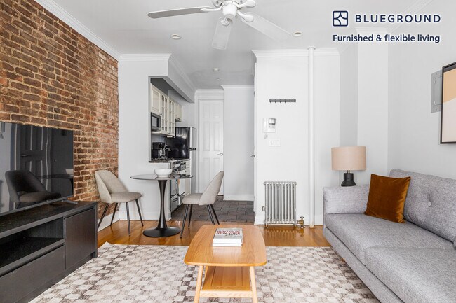 118 Christopher St unit FL2-ID2075, New York, NY 10014 - photo 3