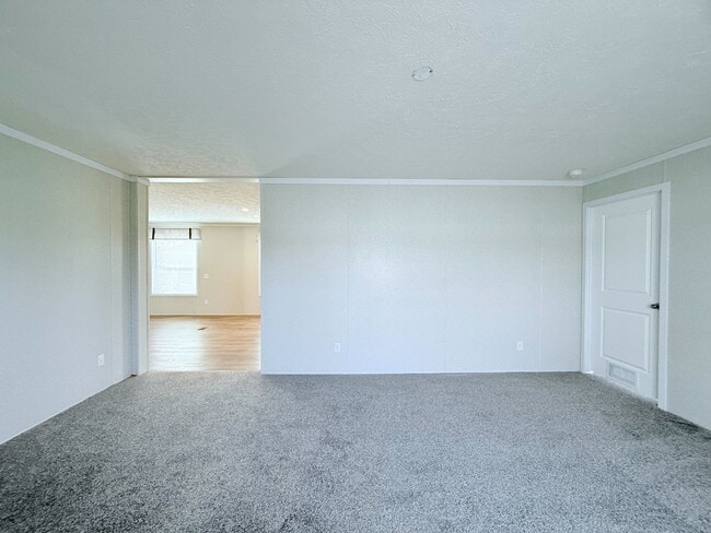 29652 Cambridge Ct, New Baltimore, MI 48051 - photo 3