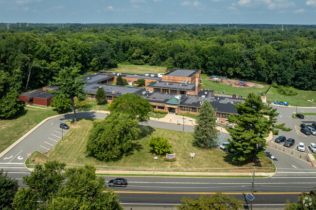 Benjamin Franklin Elementary School is a well rated public school in Lawrence, NJ.