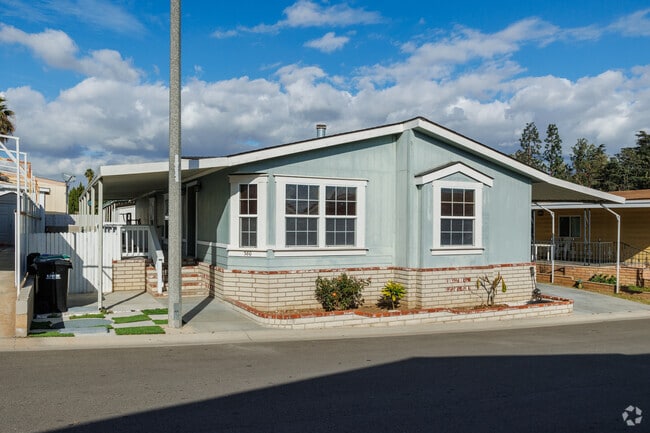 Manufactured homes in Rancho Dominguez have carports along their sides.