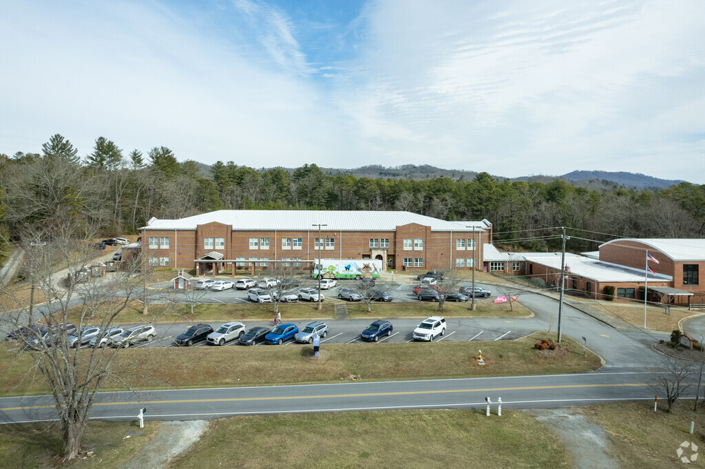 Students in Etowah can Attend Etowah Elementary.