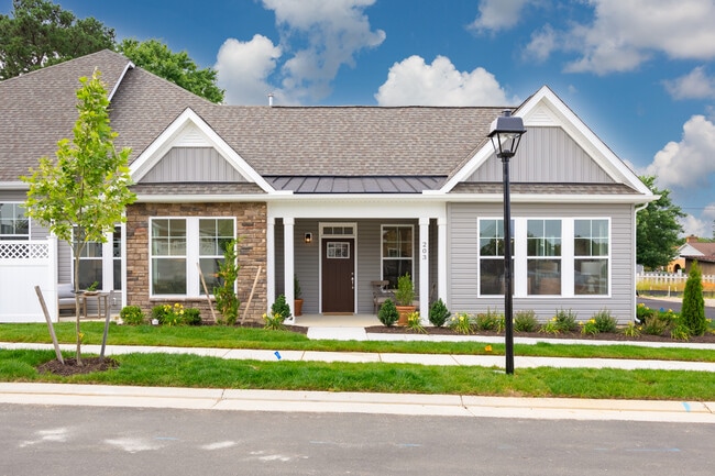 206 Oxford Ave, Smithfield, VA 23430 - photo 2