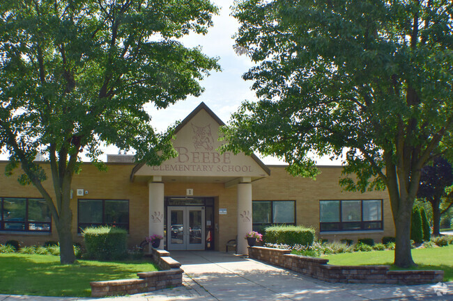Beebe Elementary School front entrance in North Naperville.