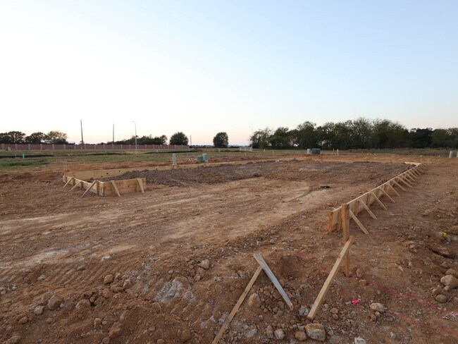 31018 Newcomb Landing Ln, Waller, TX 77484 - photo 2