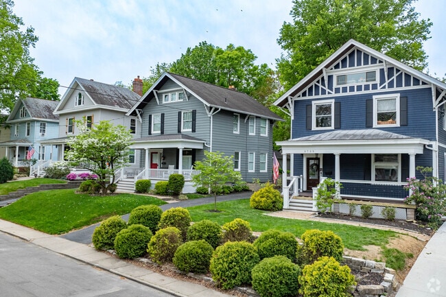 It is common to find beautiful well-kept front lawns in Oakley.