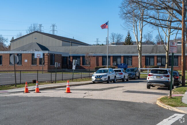 The Roosevelt Elementary School is a small school that has a student body of 124 students.
