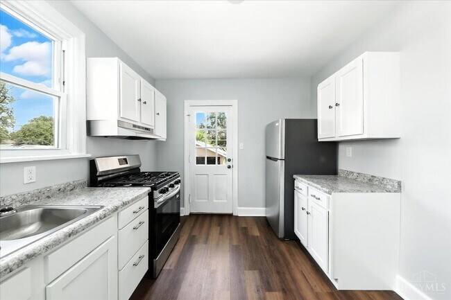 1810 Berkley Ave unit 1st Floor, Cincinnati, OH 45237 - photo 7