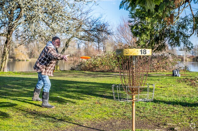Challenge your friends to a game of disc golf at Cascades Gateway Park.