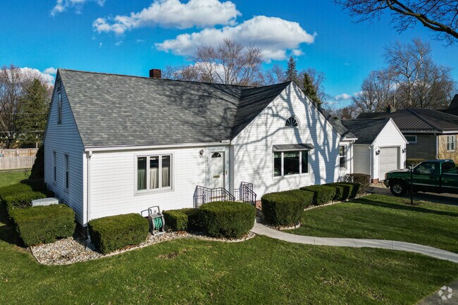 Ranch homes are a popular option for families looking to move to Kendallville.